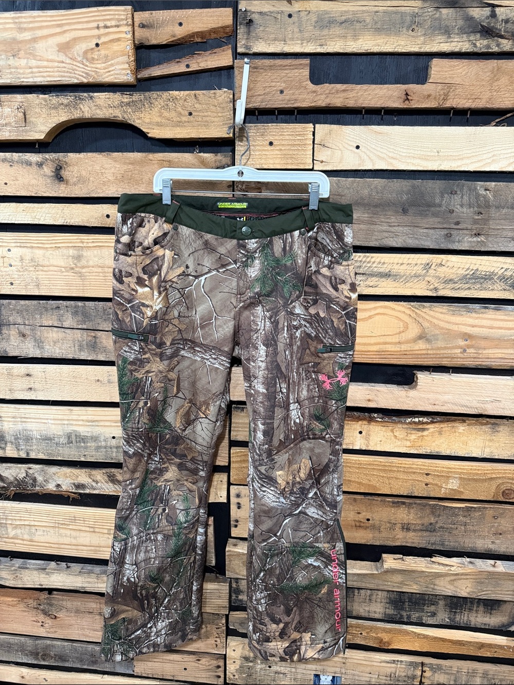 Under Armour Scent Control Camo
Storm Hunting Field Pants
Women's Size 16